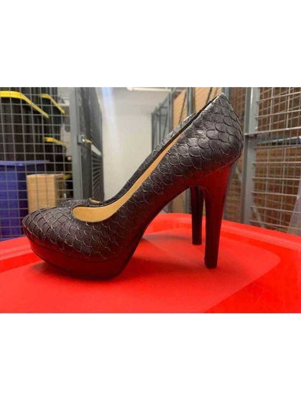 Calvin Klein”Kendall” Snakeskin Leather Pumps Heels size 7.5